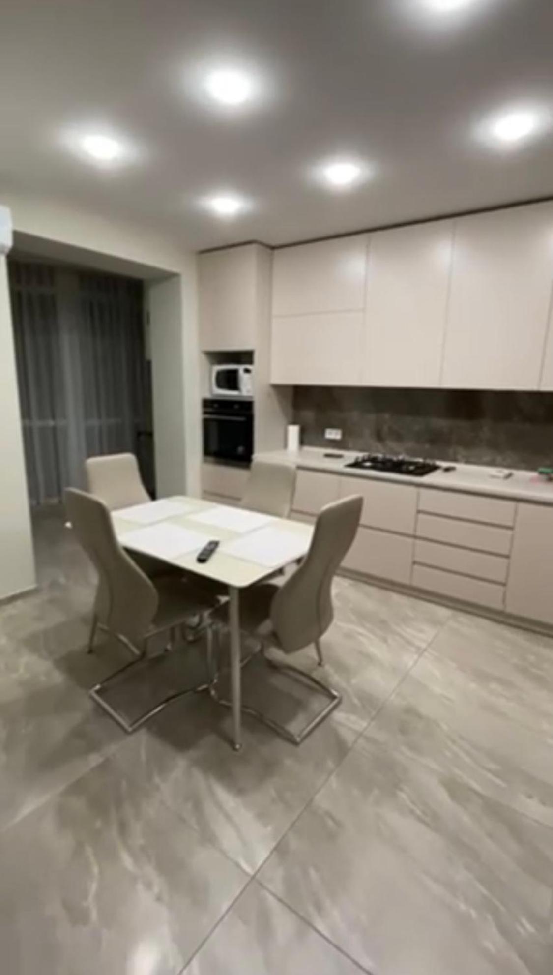 Apartment New Building In Center Dnipro Eksteriør billede